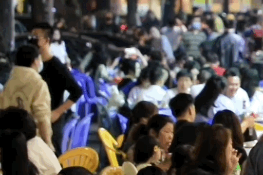 Image related to China's Most Night-Owl City: How Wild Are Their Late-Night Eats?