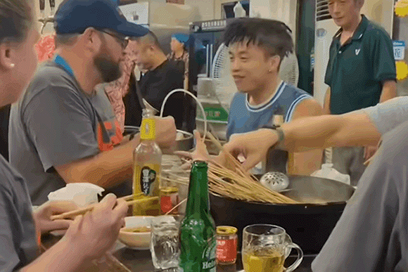 Image related to A Sincere Warning to Foreigners: Avoid Eating Local Delicacies in Chengdu