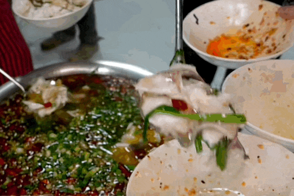 Image related to Only 16 Yuan for an All-You-Can-Eat Feast! Why Do Chongqing Locals Drive Ferraris to This Buffet?