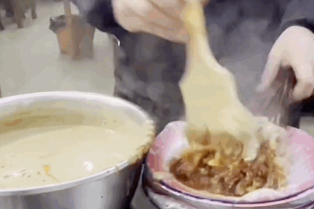 Image related to The Northwest Carb Capital Where Oil-Fried Bread and Fine Noodles Bloom, Keeping Millions Awake with Cravings