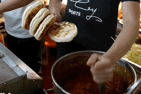 Image related to The Northwest Carb Capital Where Oil-Fried Bread and Fine Noodles Bloom, Keeping Millions Awake with Cravings