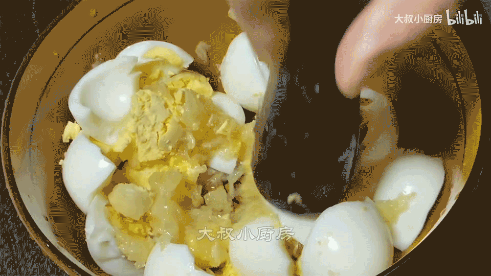 Image related to China's Top Garlic-Eating Province: So Hardcore That Even Locust Blossoms Are Drenched in Garlic Sauce!
