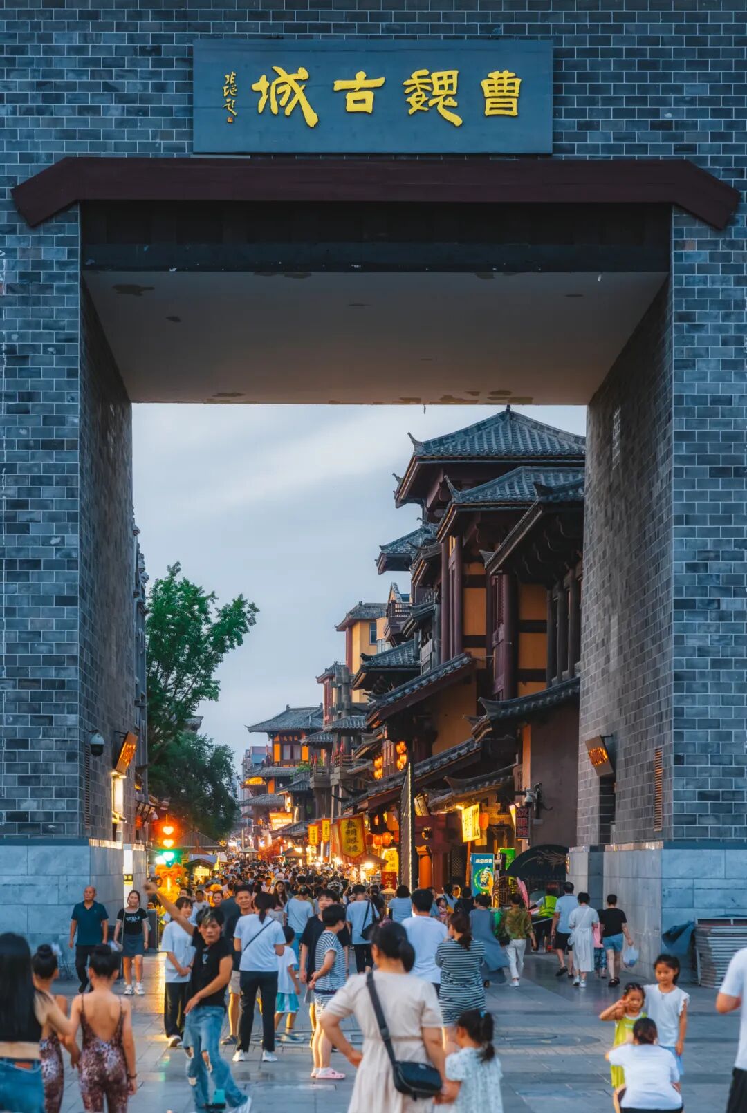 Image related to China's Hottest Tea Shop: Business So Good the Boss Lets Staff Leave Early!