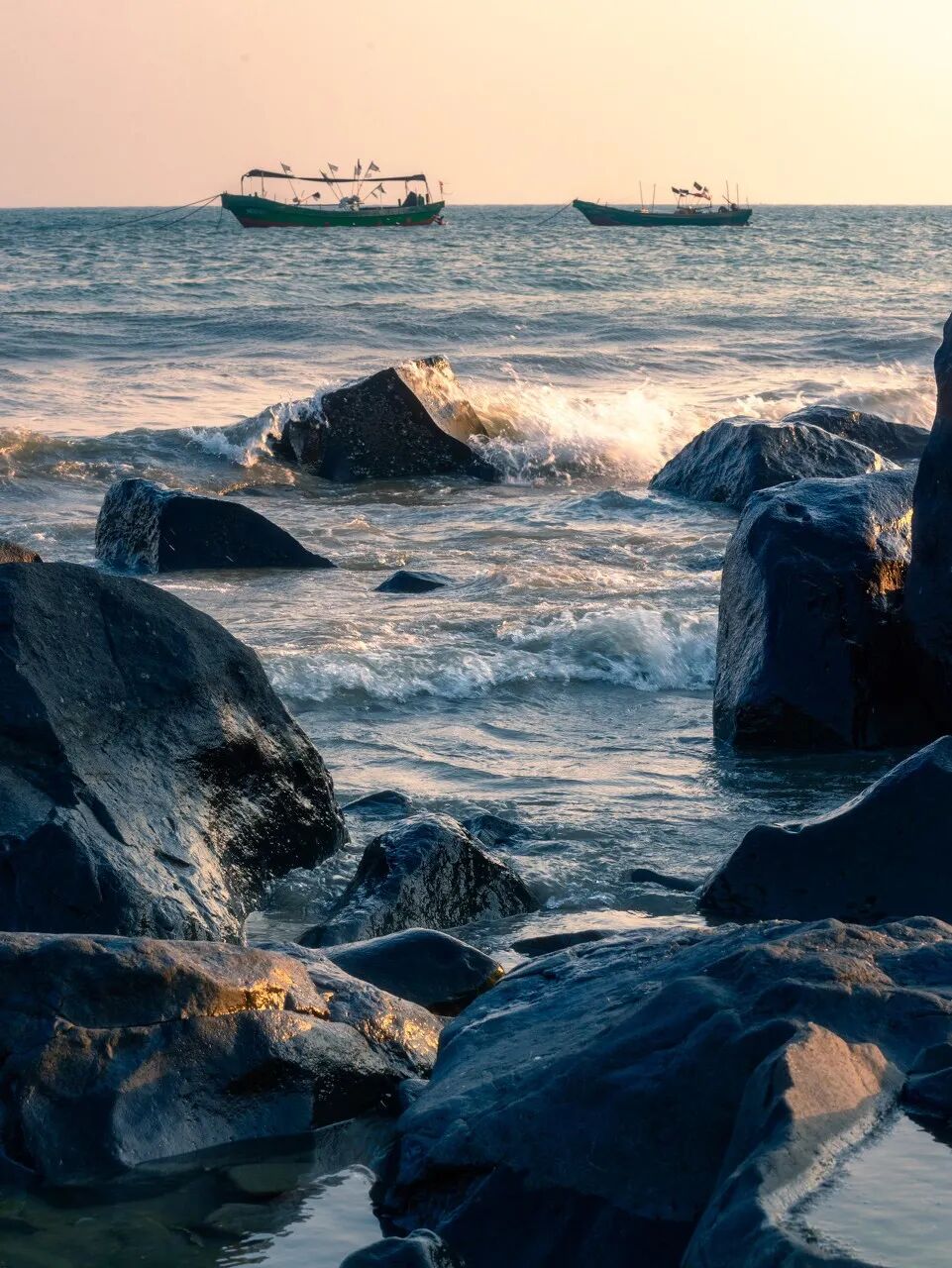 Image related to Zhanjiang: The Hidden Foodie Paradise Where $70 Buys 3 Days of Feasting – Wild Flavors Outshine Chaoshan, Gaining 8 Pounds in a Week is Worth It!