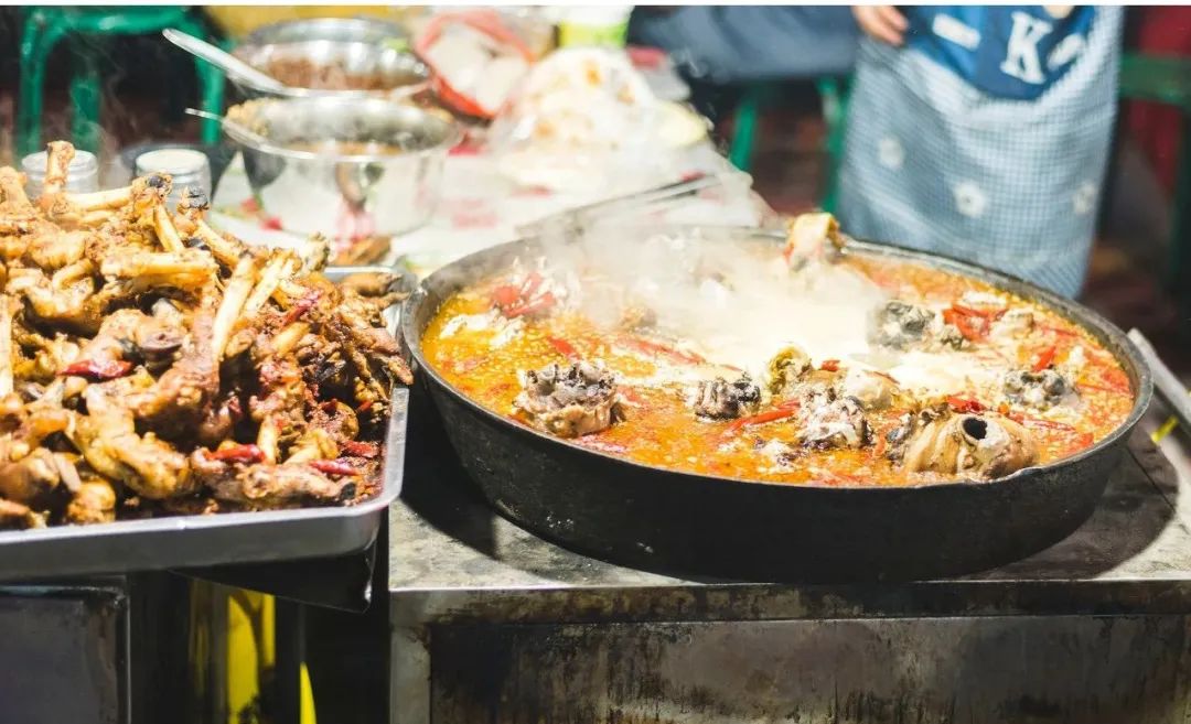 Image related to Lanzhou: A Bowl of Beef Noodles That Conquers the World! The First Bridge Over the Yellow River + Danxia Landforms, Northwest China's Romance Beyond Imagination