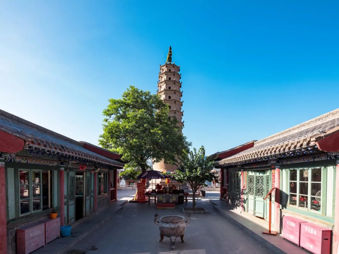 Image related to Lanzhou: A Bowl of Beef Noodles That Conquers the World! The First Bridge Over the Yellow River + Danxia Landforms, Northwest China's Romance Beyond Imagination