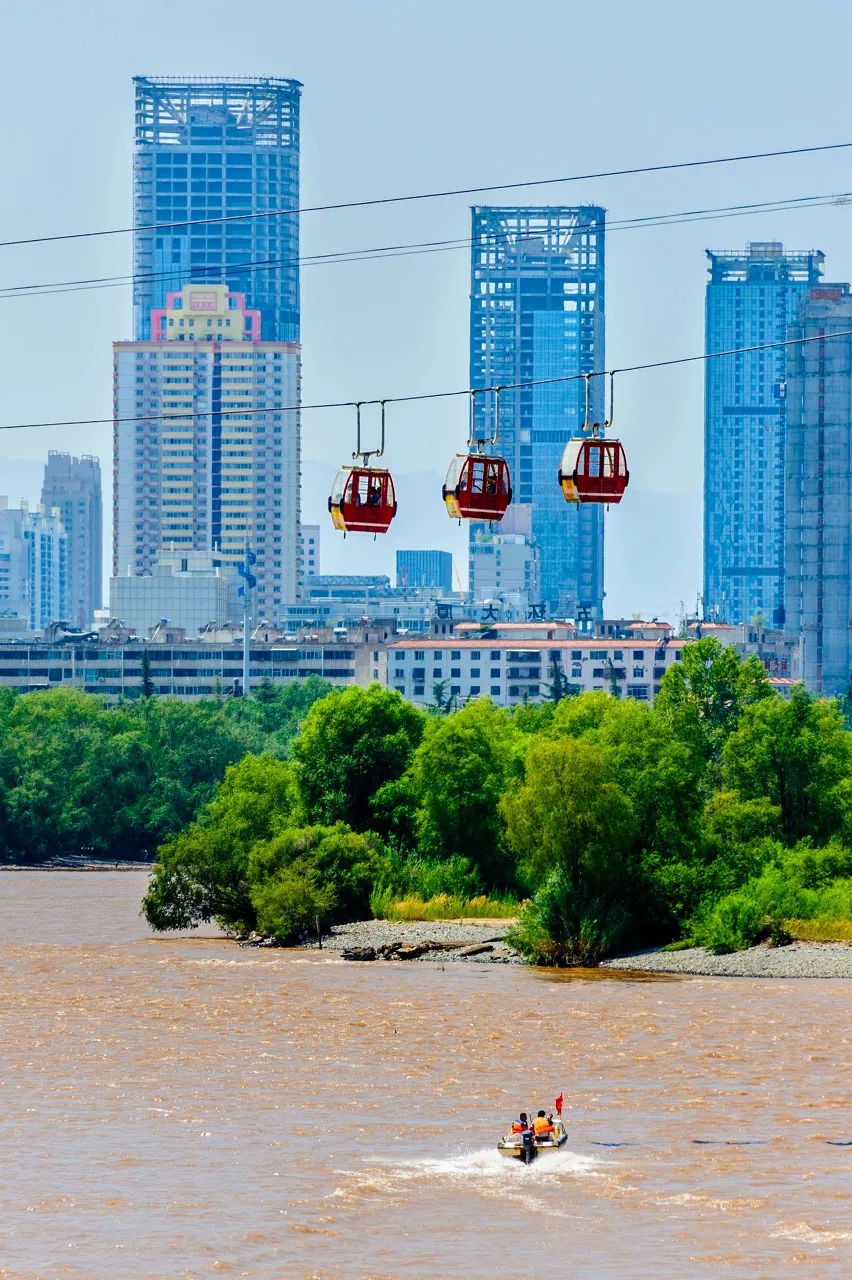 Image related to Lanzhou: A Bowl of Beef Noodles That Conquers the World! The First Bridge Over the Yellow River + Danxia Landforms, Northwest China's Romance Beyond Imagination