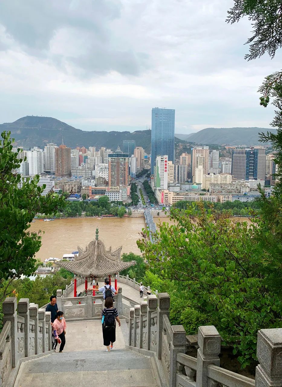 Image related to Lanzhou: A Bowl of Beef Noodles That Conquers the World! The First Bridge Over the Yellow River + Danxia Landforms, Northwest China's Romance Beyond Imagination