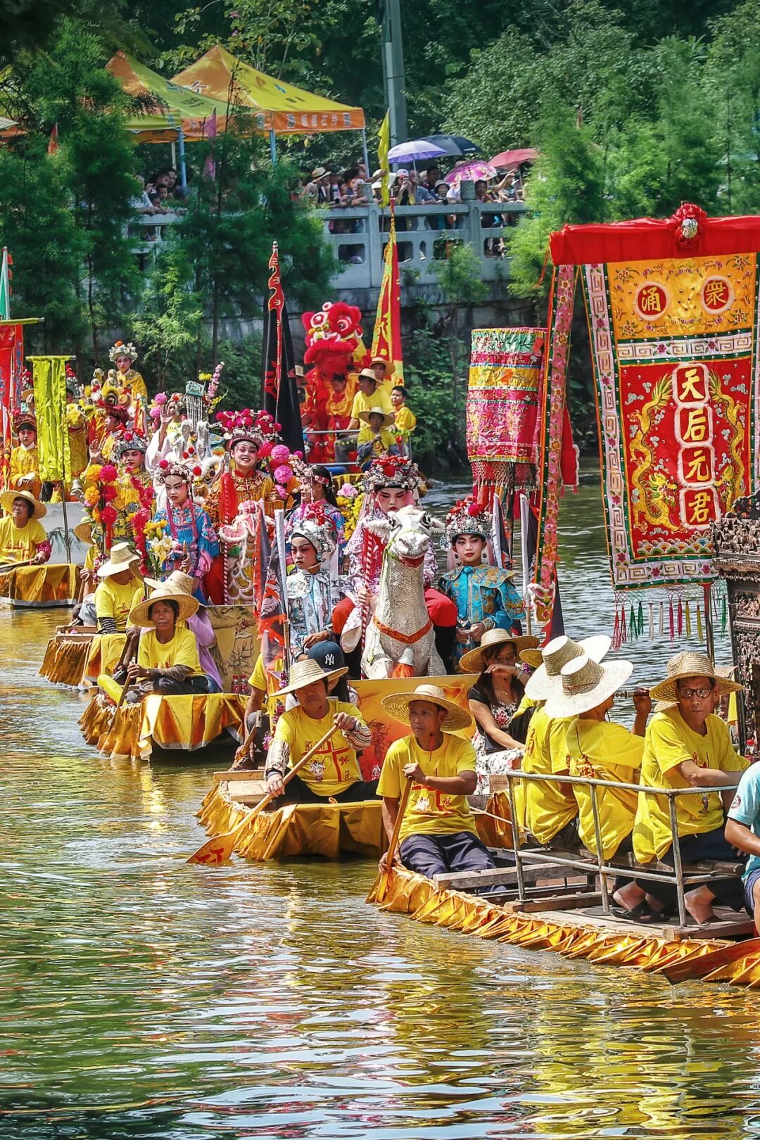 Image related to I've Been Working for Two Days, Why Are Cantonese Still Racing Dragon Boats?