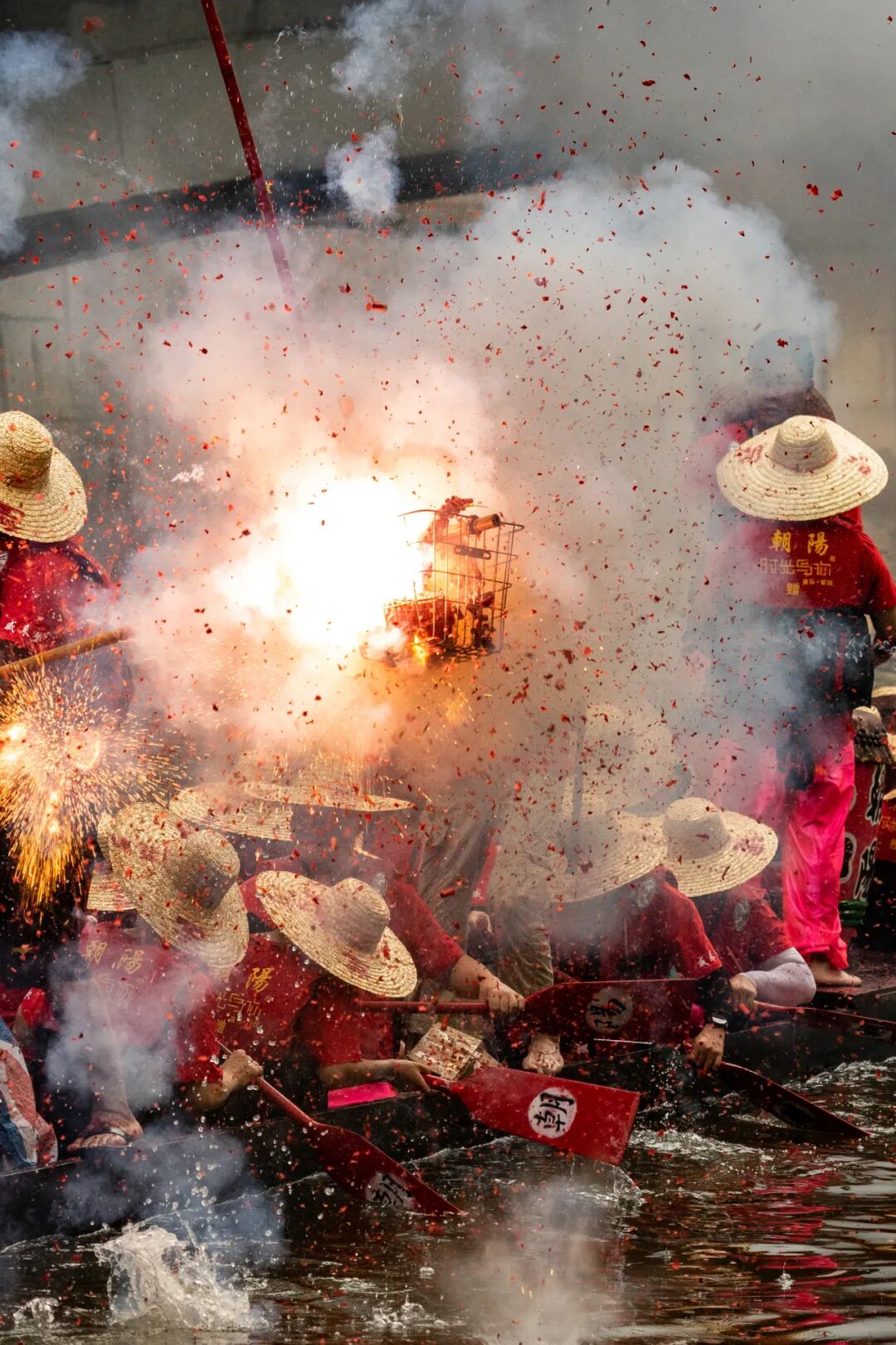 Image related to I've Been Working for Two Days, Why Are Cantonese Still Racing Dragon Boats?
