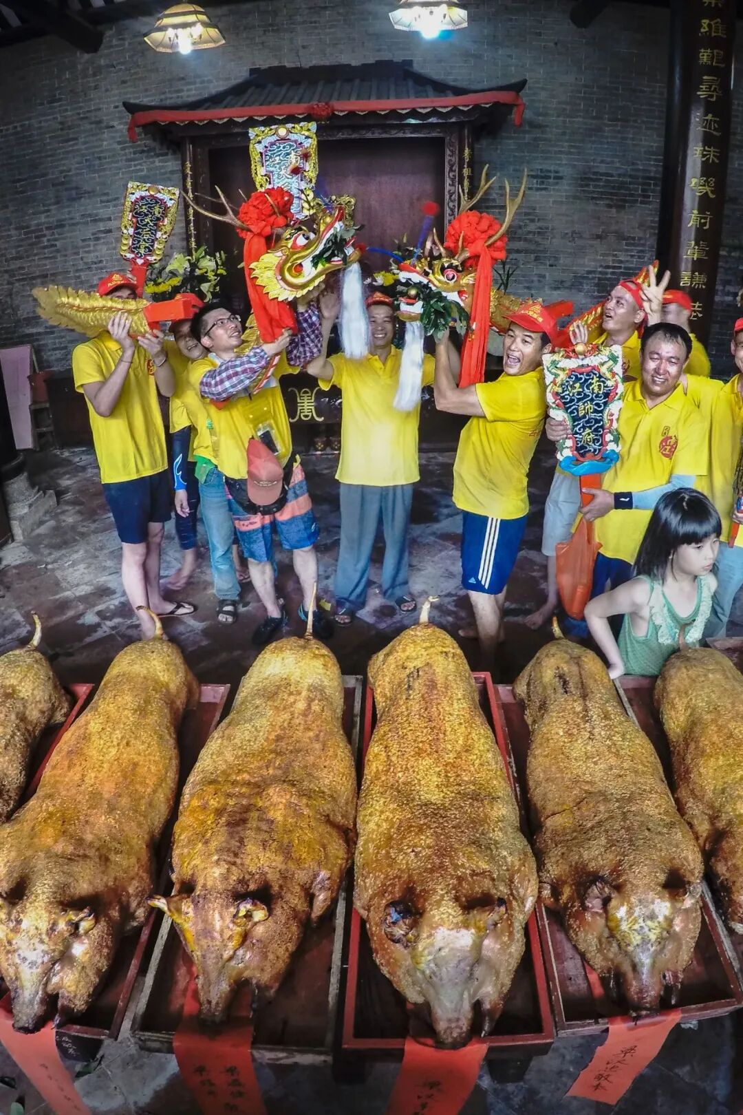 Image related to I've Been Working for Two Days, Why Are Cantonese Still Racing Dragon Boats?