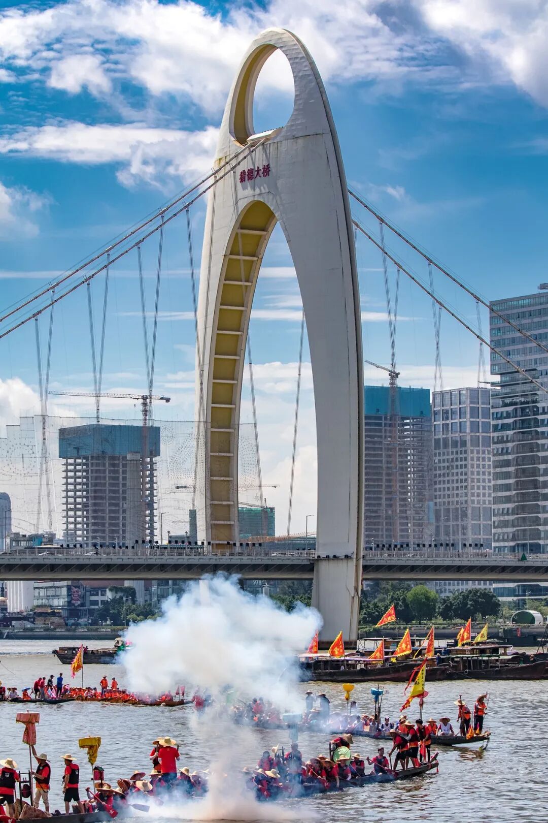 Image related to I've Been Working for Two Days, Why Are Cantonese Still Racing Dragon Boats?