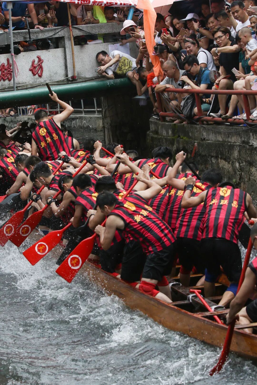 Image related to I've Been Working for Two Days, Why Are Cantonese Still Racing Dragon Boats?