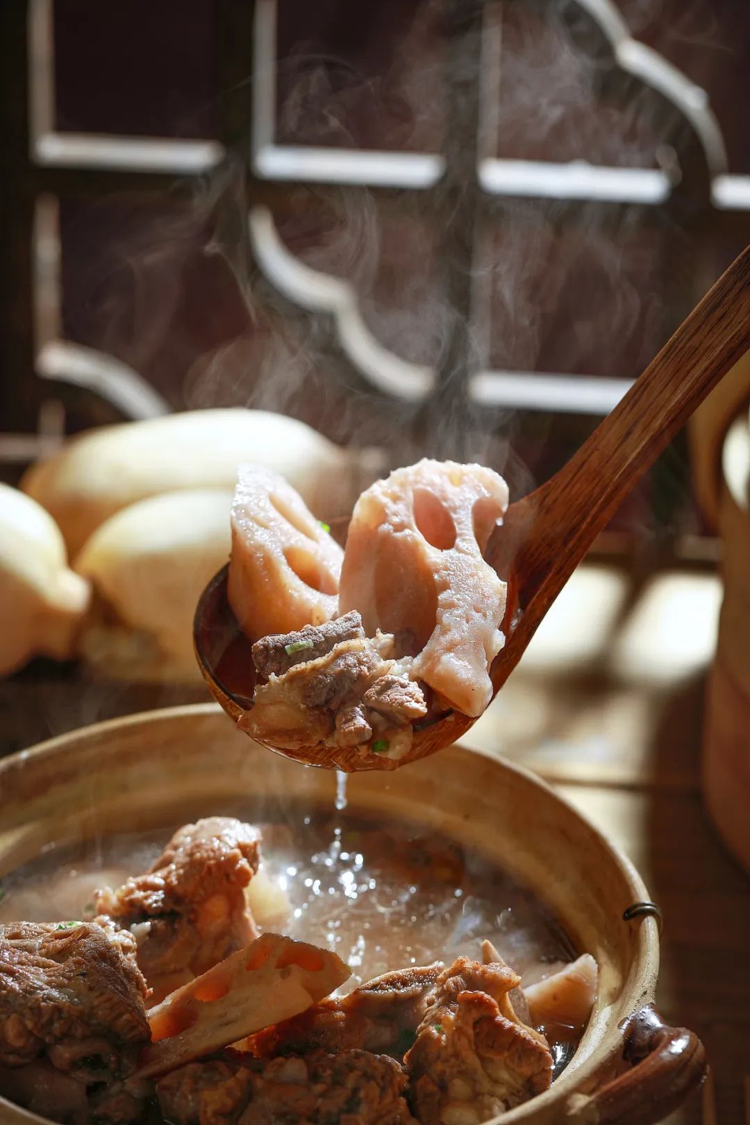 Image related to China's Top Freshwater Delicacy: A Landlocked City Outshines the Ocean in Freshness