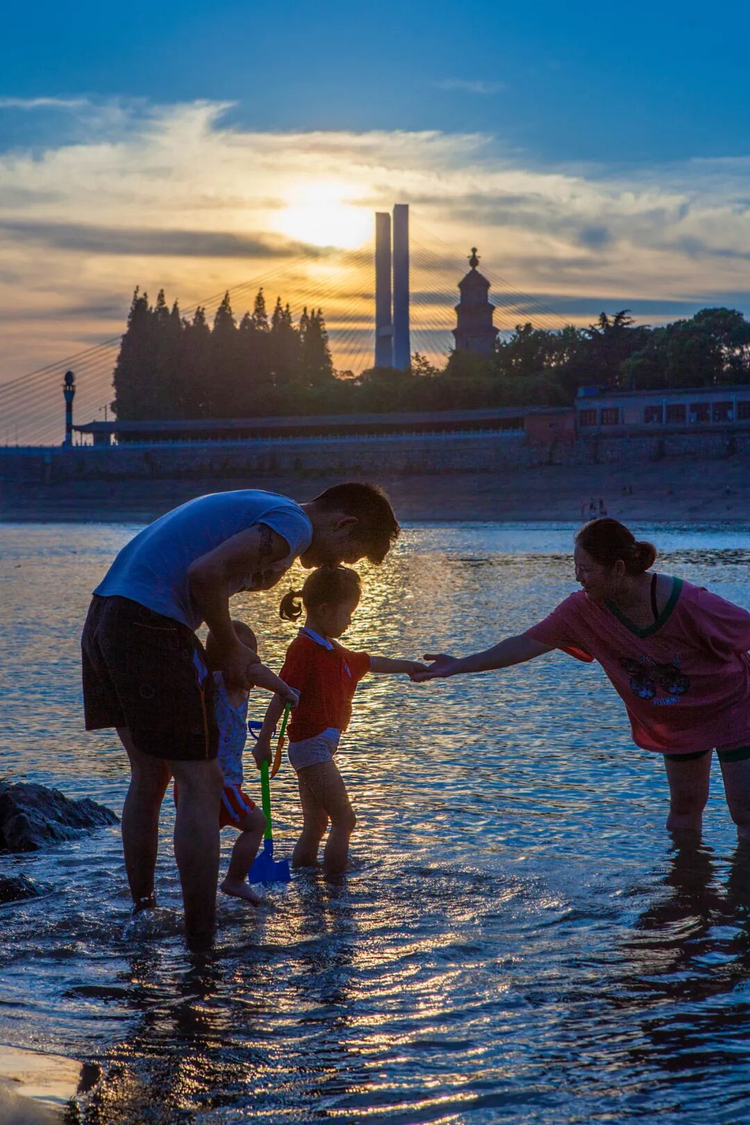 Image related to China's Top Freshwater Delicacy: A Landlocked City Outshines the Ocean in Freshness