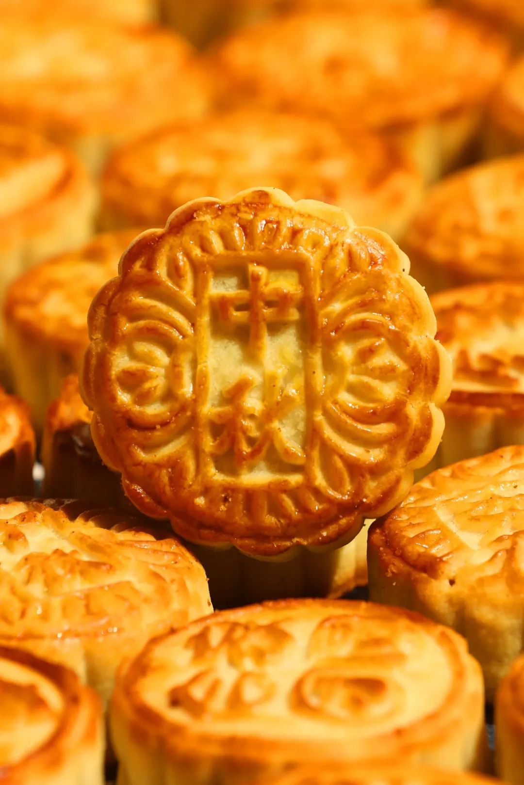 Image related to How Chinese Mid-Autumn Festival Dining Tables Became Increasingly Discerning