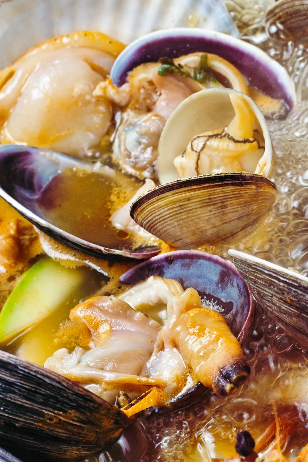 Image related to In This Hidden Seafood Paradise, Everyone Can Eat Their Fill of Clams!