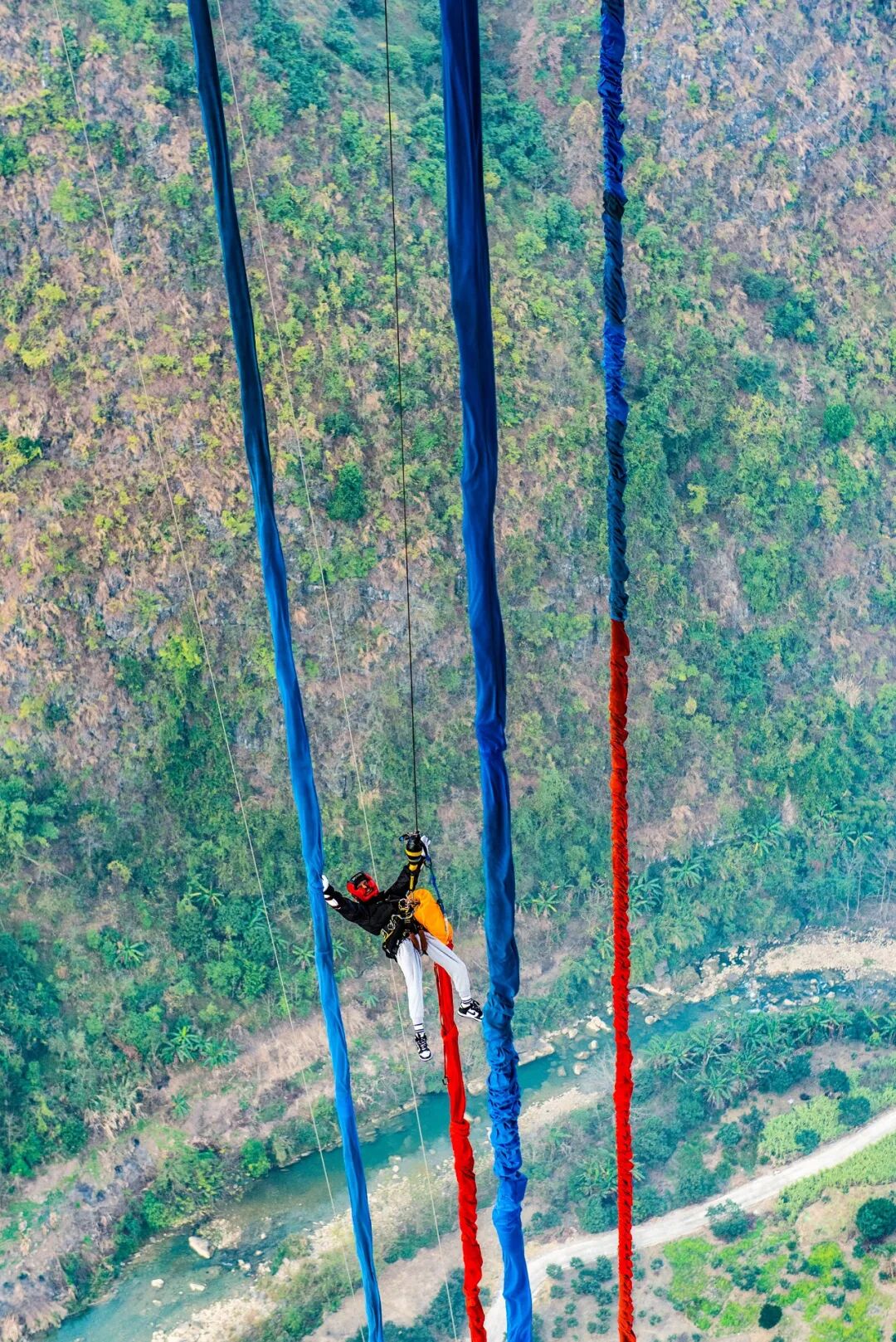 Image related to Embark on a "Fire and Ice" Mountain Adventure: Why Guizhou Reigns as the Ultimate Winter Wonderland