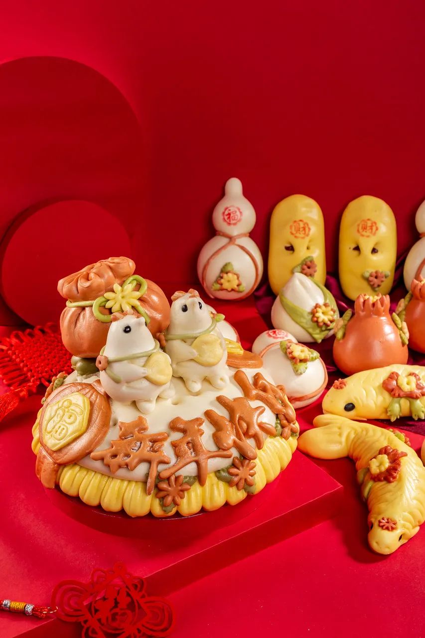 Image related to A Pot Stews Mountains and Seas, Buns Bigger Than Faces: How Lavish Is This Province's New Year Feast?