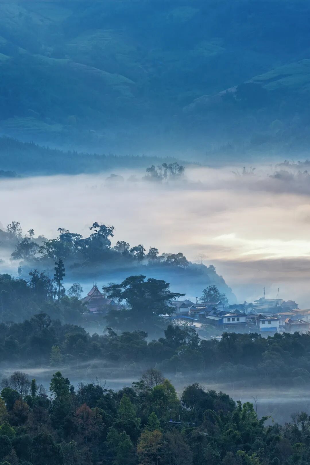 Image related to China's Wildest Border Town: The "Three-Side Slope" from Tales of the Frontier