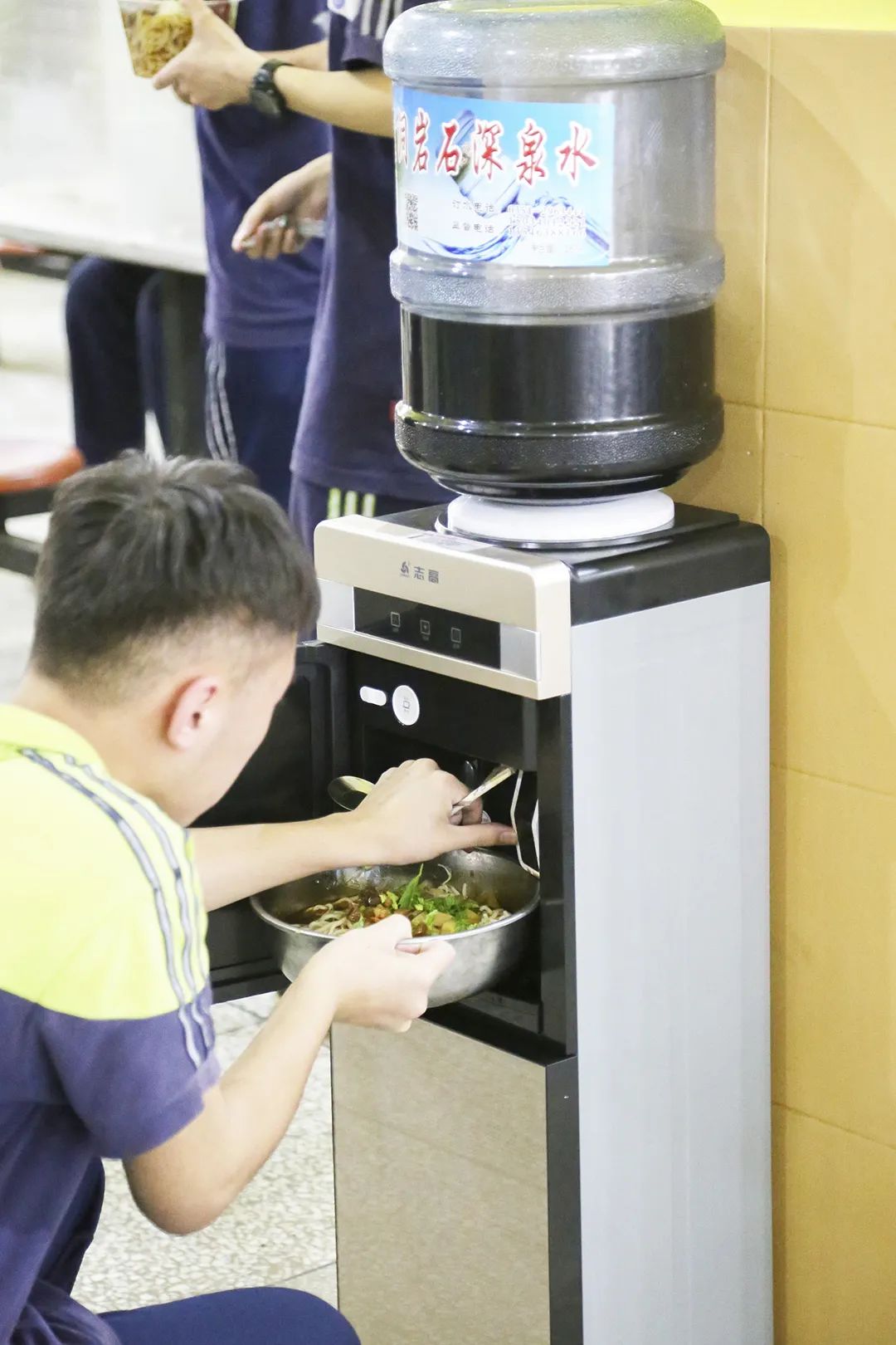 Image related to A Bite of Burger, A Sip of Vinegar: How China's Sourness Capital Came to Be