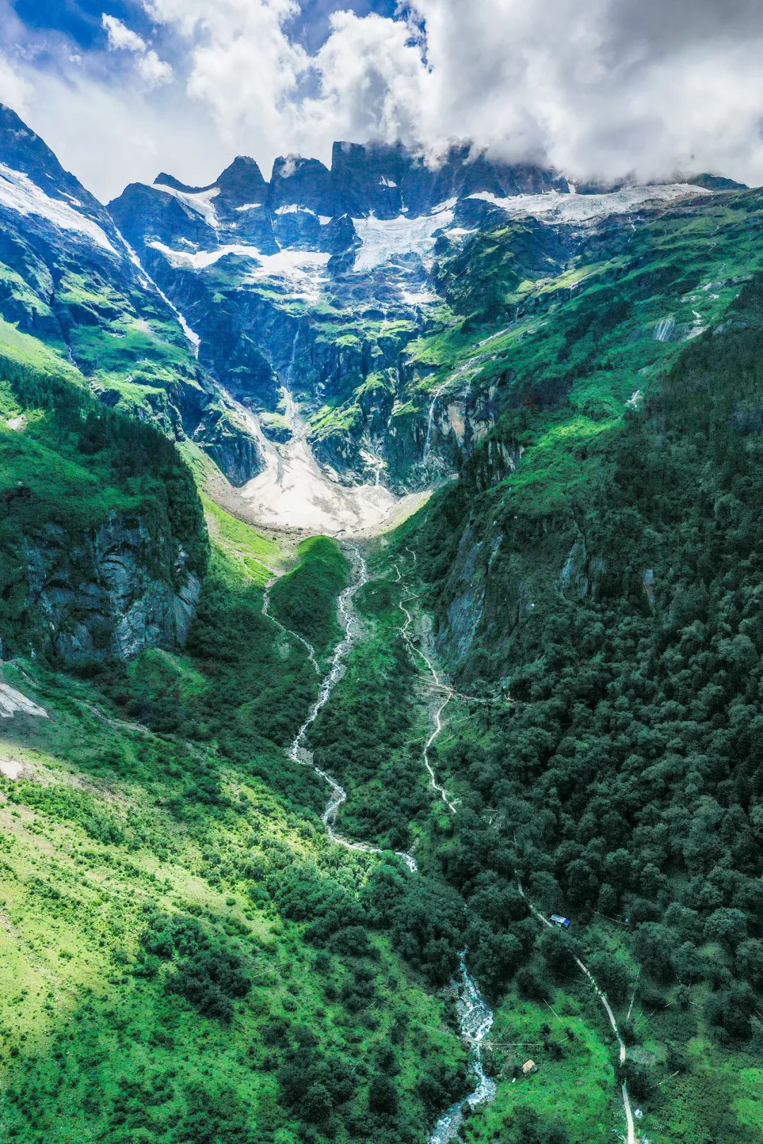 Image related to Where in China Can You Experience All Four Seasons in a Single Day?