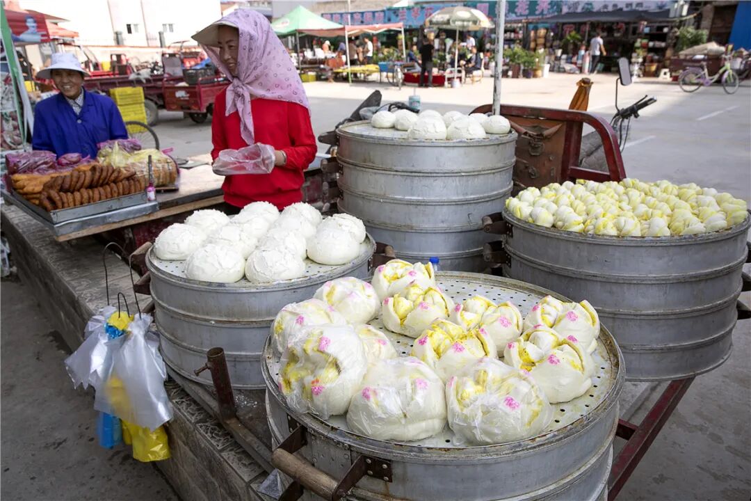 Image related to Northwesterners Who Can't Pronounce "Fēng Qǐ Yún Yǒng" Right, and Their Steamed Buns, Hand-Kneaded Noodles, Fish-Shaped Dough, Rolled Pancakes, and More...
