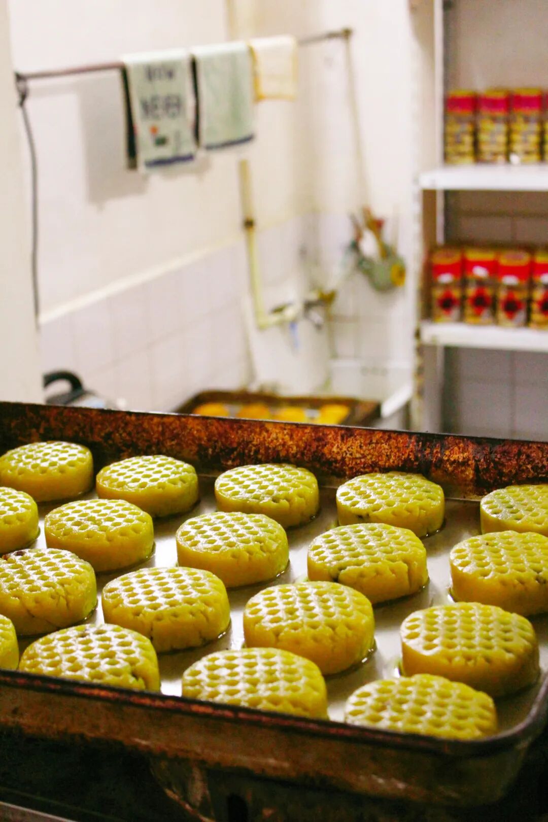 Image related to Why Are China's Happiest Cities Lining Up for Mooncakes?