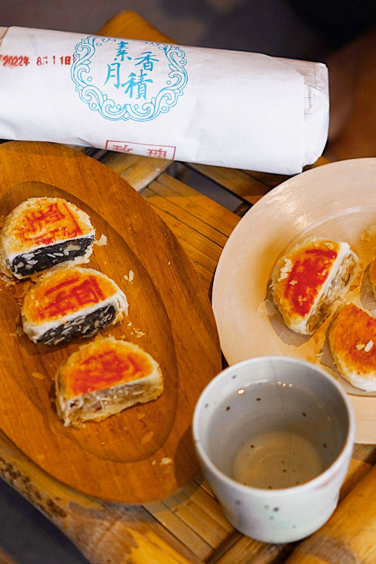 Image related to Why Are China's Happiest Cities Lining Up for Mooncakes?