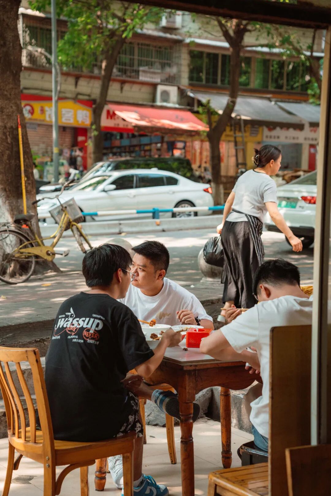 Image related to Only 16 Yuan for an All-You-Can-Eat Feast! Why Do Chongqing Locals Drive Ferraris to This Buffet?