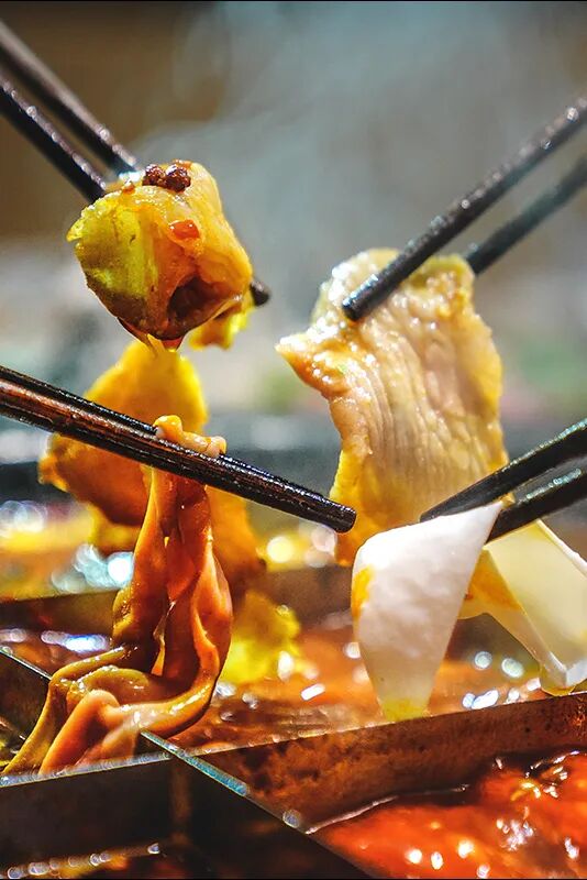 Image related to Only 16 Yuan for an All-You-Can-Eat Feast! Why Do Chongqing Locals Drive Ferraris to This Buffet?