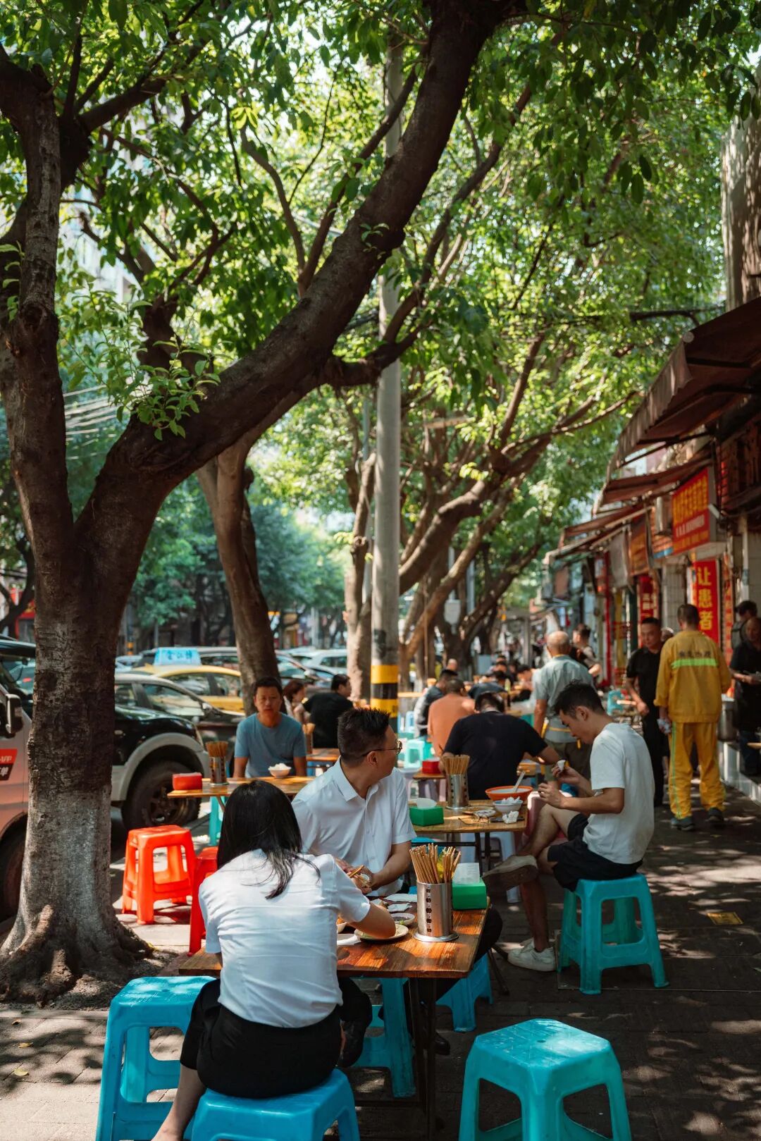 Image related to Only 16 Yuan for an All-You-Can-Eat Feast! Why Do Chongqing Locals Drive Ferraris to This Buffet?