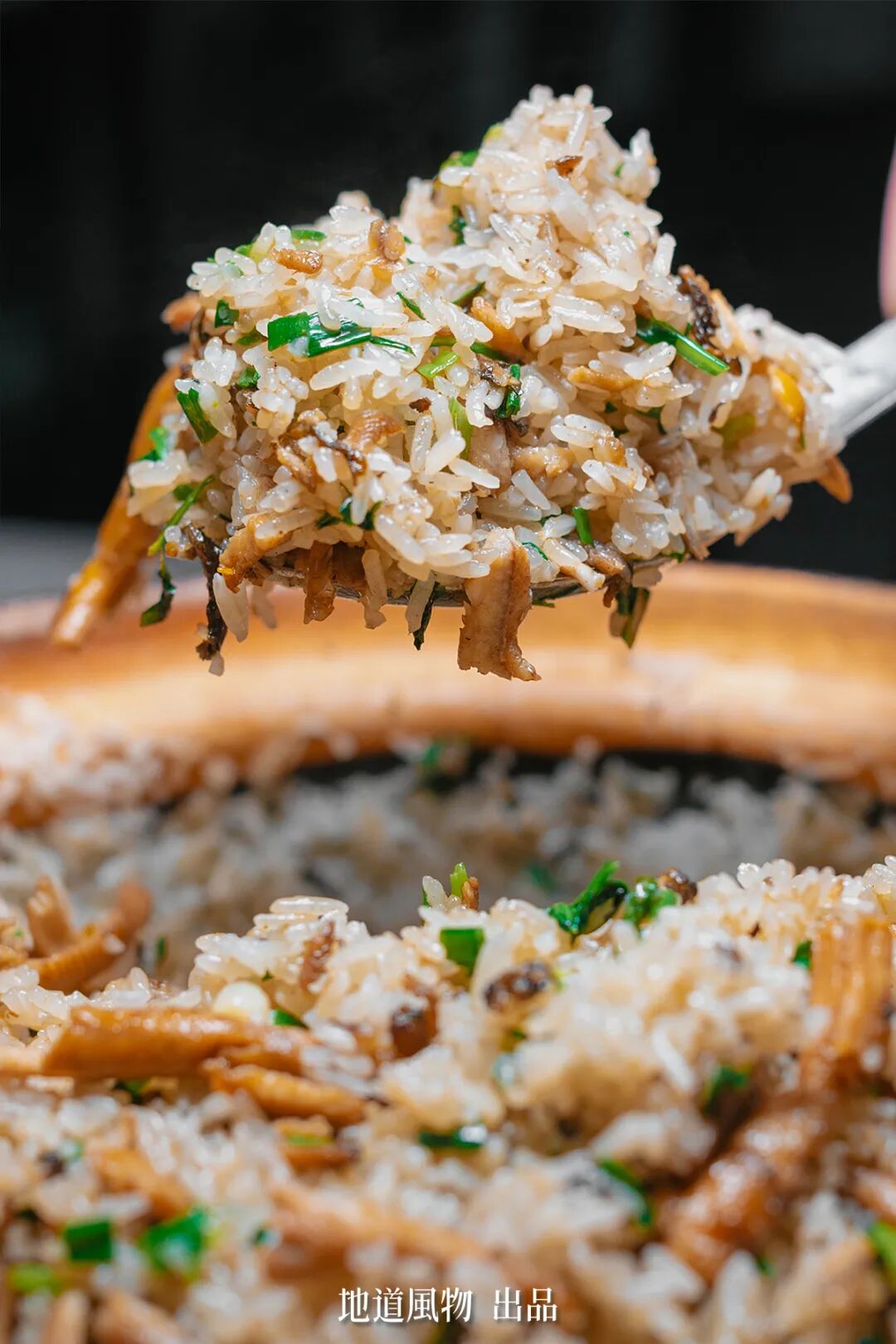 How Did Guangdong's Most Decentralized City Produce the God of Clay Pot Rice?