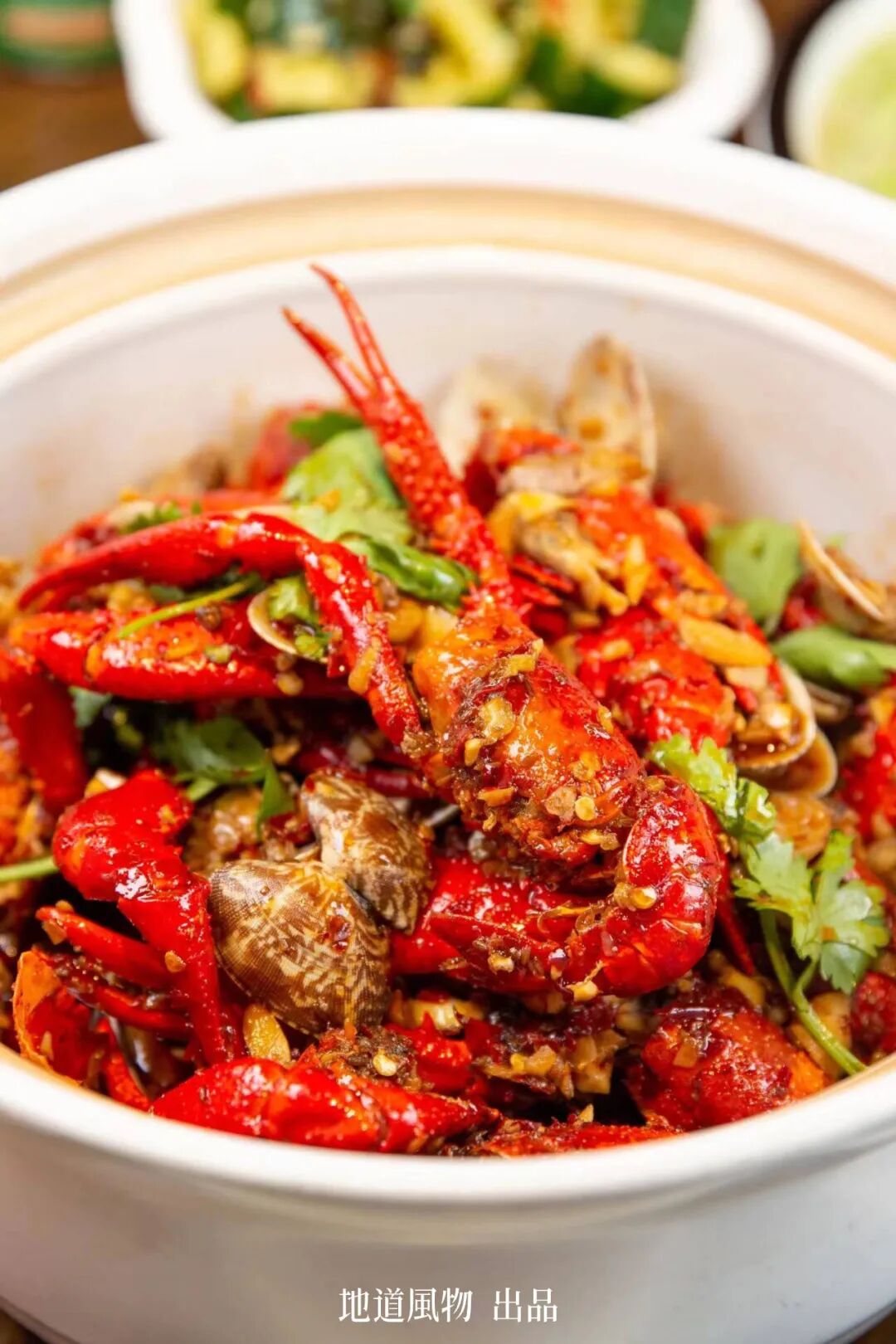 China's Hottest Late-Night Eats Province: Half the Streets Reek of Crawfish!