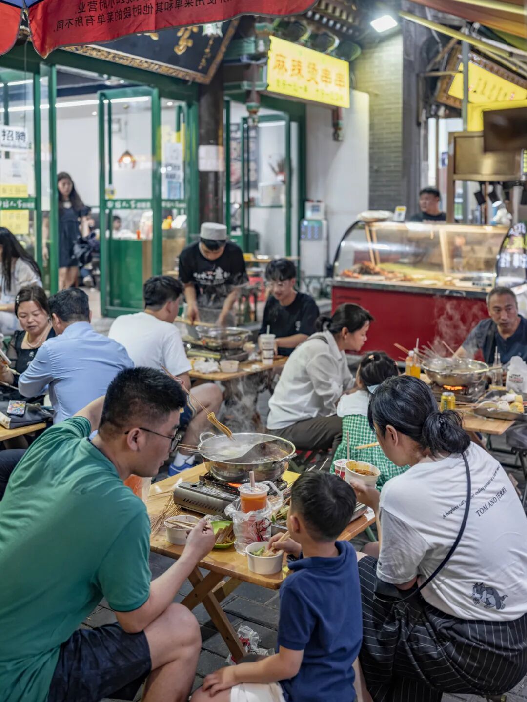 Image related to The Northwest Carb Capital Where Oil-Fried Bread and Fine Noodles Bloom, Keeping Millions Awake with Cravings
