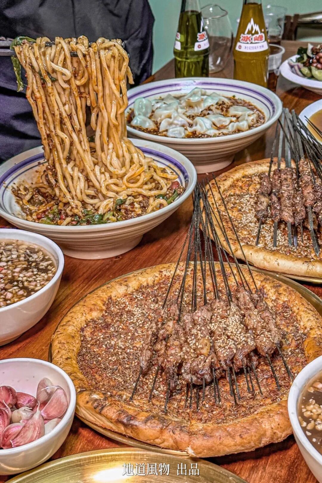 The Northwest Carb Capital Where Oil-Fried Bread and Fine Noodles Bloom, Keeping Millions Awake with Cravings