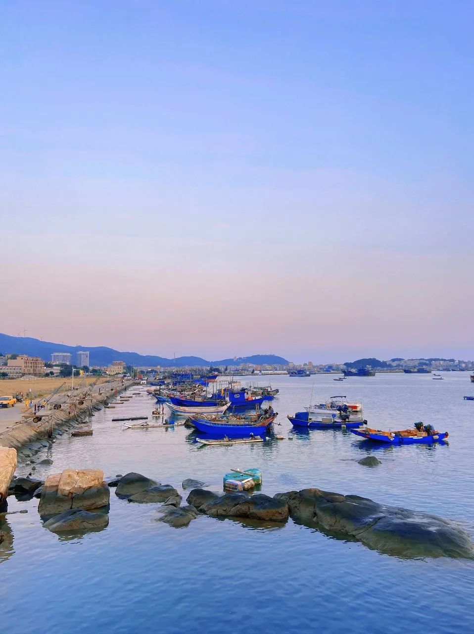 Image related to Zhanjiang: A Seafood Paradise That Will Blow Your Mind! Stunning Sea Views Rivaling Sanya + Mouthwatering Delights to Wow Your Feed – Worth the Trip for Food Alone