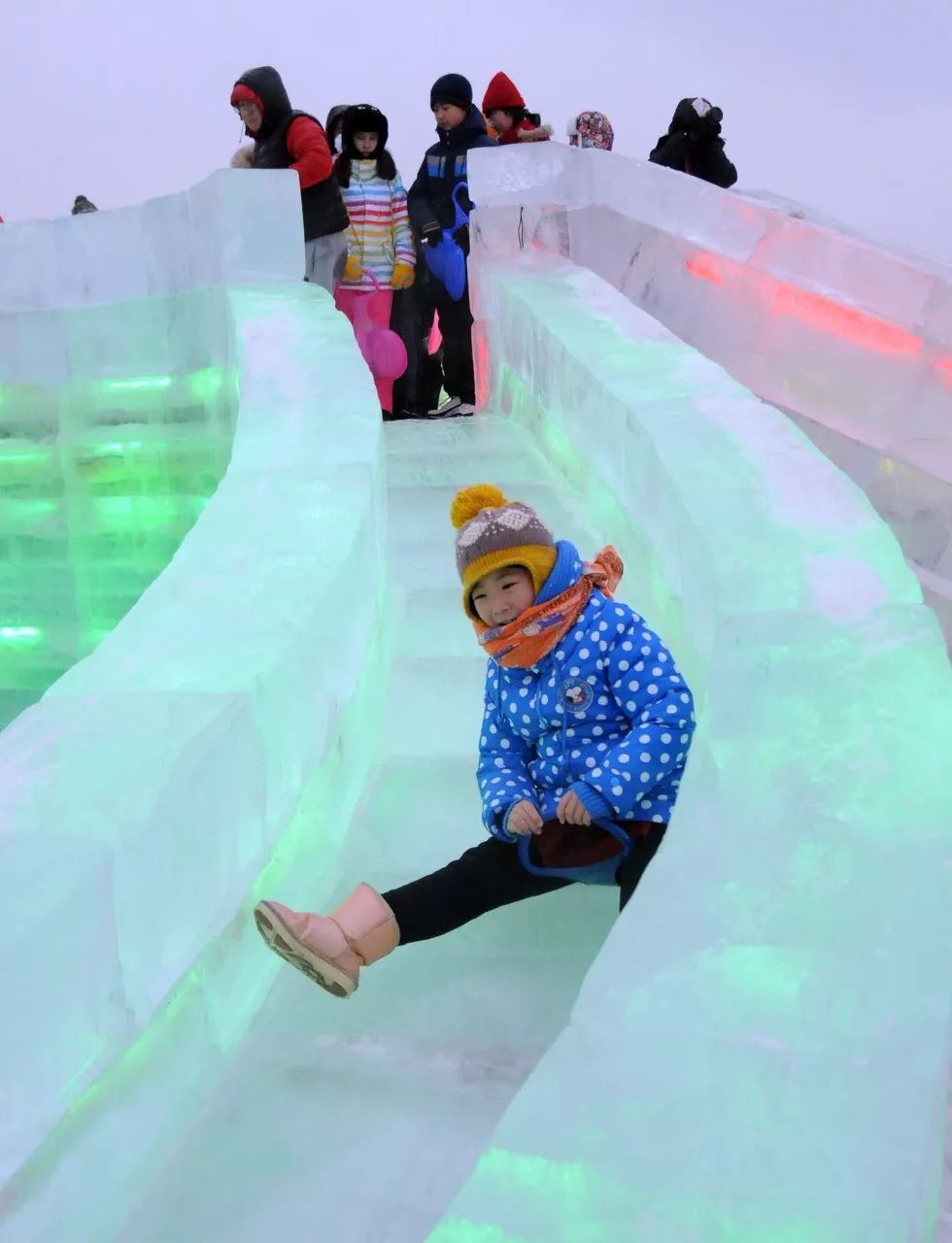 Image related to Harbin: The Ice-Snow Legend of the Oriental Paris! Central Avenue & St. Sophia Cathedral – A Farewell of 120,000 in Northeast China's Past