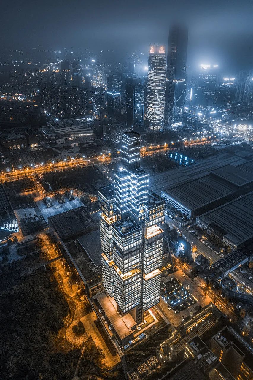 Image related to China's Most Luxurious Mansion: The 2.7-Billion-Yuan "White House" of Guiyang—Built for Just Two Families?