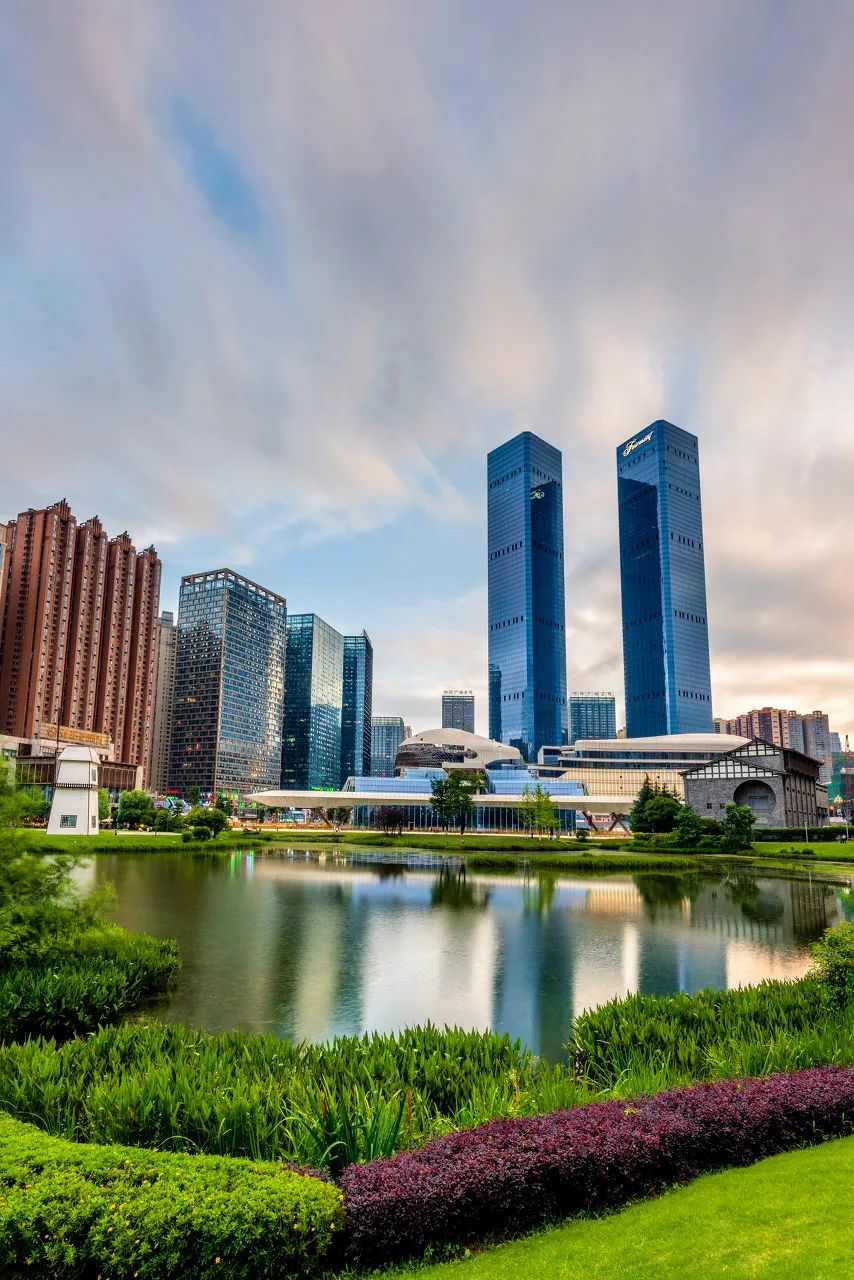Image related to China's Most Luxurious Mansion: The 2.7-Billion-Yuan "White House" of Guiyang—Built for Just Two Families?