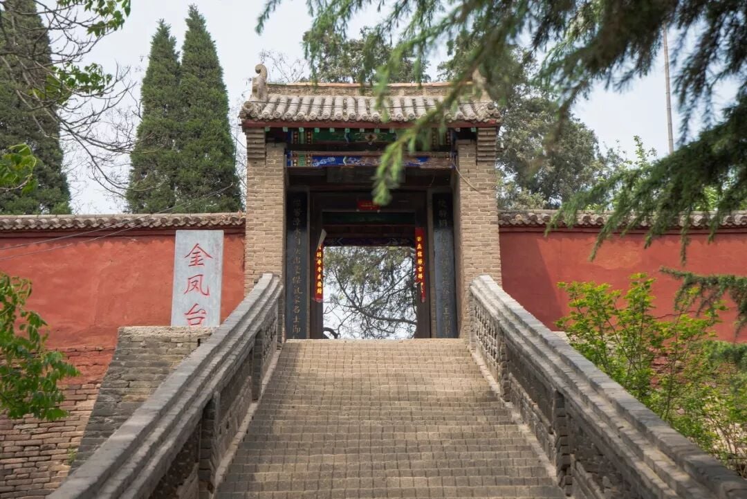 Image related to Kaifeng: From Bianjing of the Northern Song Dynasty to a Historic City Today—The Bustling Memories in Along the River During the Qingming Festival and the Sorrow of a Million Farewells