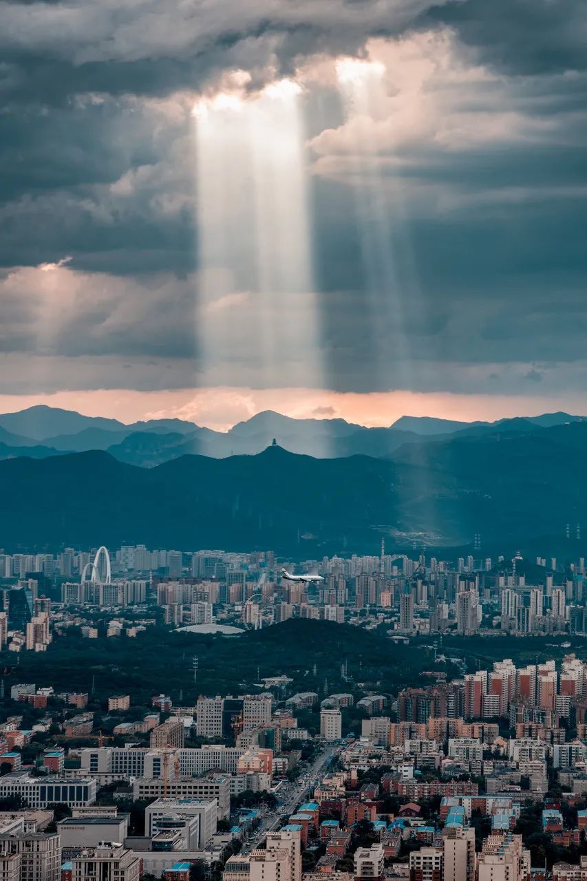 Image related to China's Most Luxurious Mansion: The 2.7-Billion-Yuan "White House" of Guiyang—Built for Just Two Families?