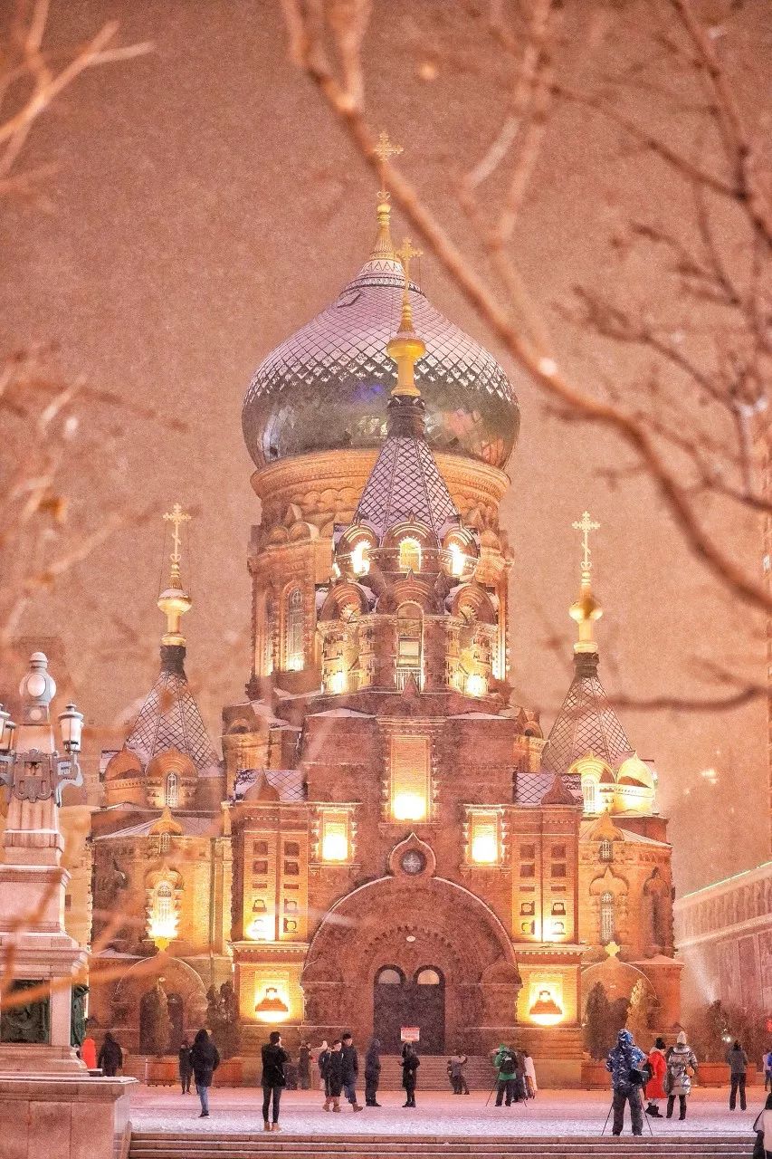Image related to Harbin: The Ice-Snow Legend of the Oriental Paris! Central Avenue & St. Sophia Cathedral – A Farewell of 120,000 in Northeast China's Past