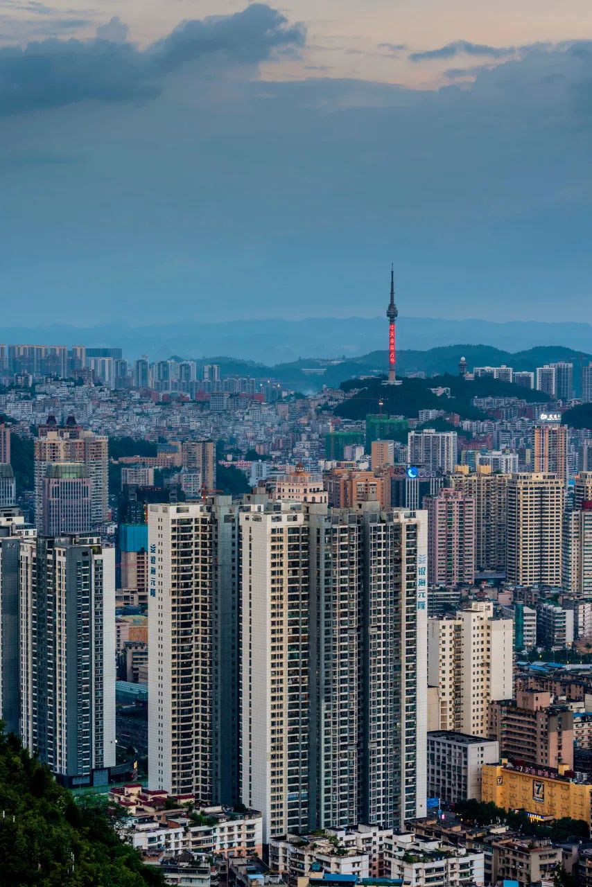 Image related to China's Most Luxurious Mansion: The 2.7-Billion-Yuan "White House" of Guiyang—Built for Just Two Families?