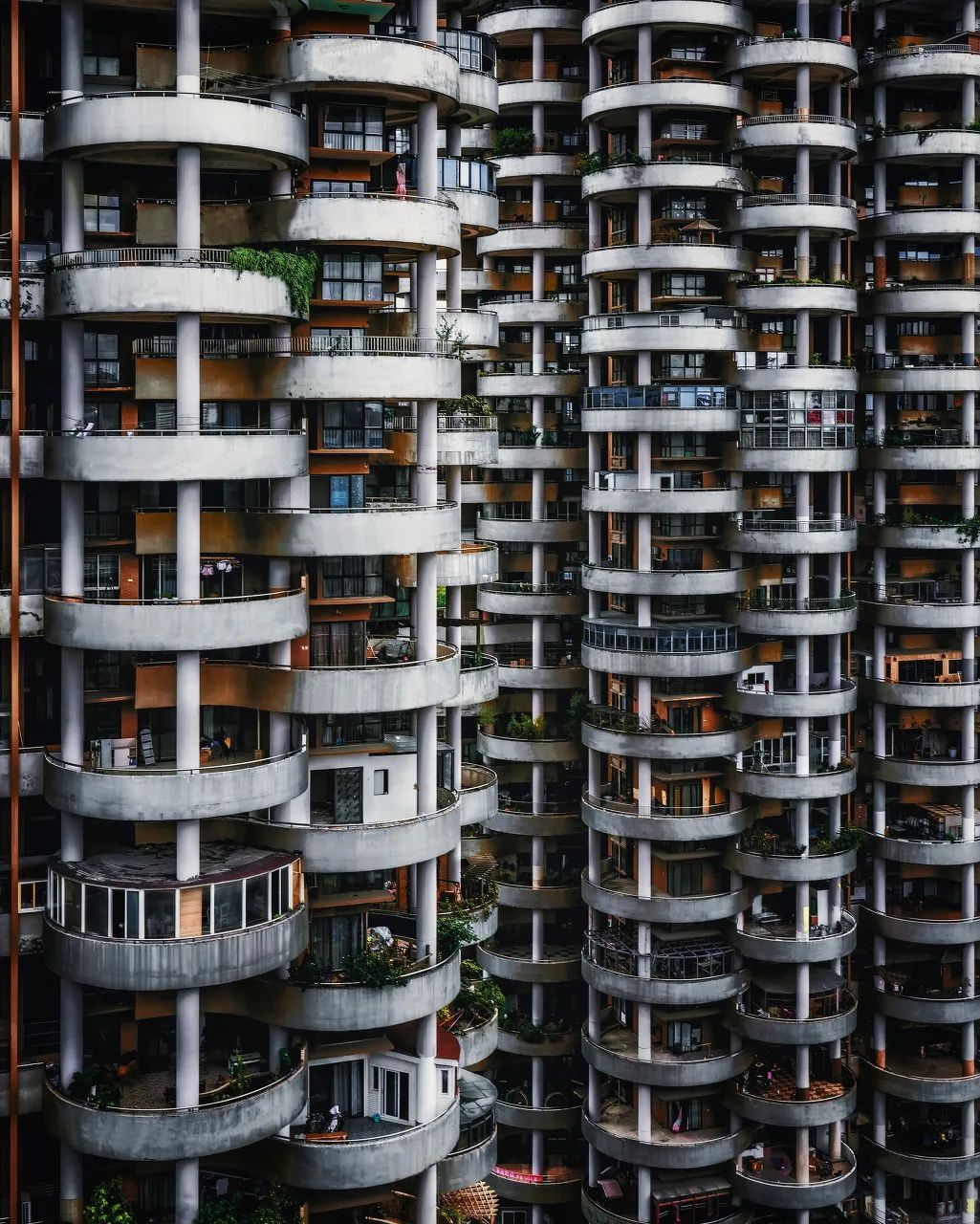 Image related to China's Most Luxurious Mansion: The 2.7-Billion-Yuan "White House" of Guiyang—Built for Just Two Families?