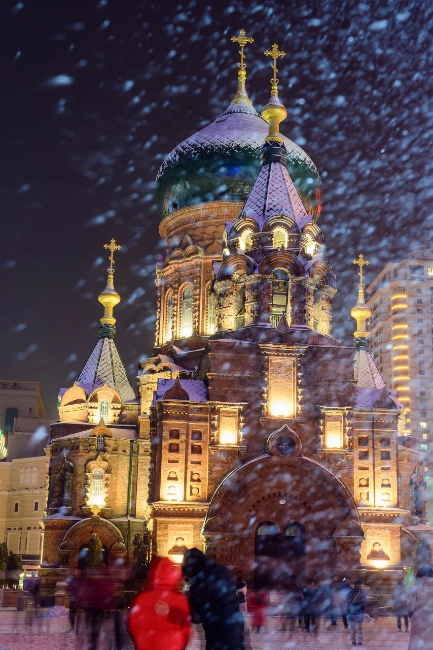 Image related to Harbin: The Ice-Snow Legend of the Oriental Paris! Central Avenue & St. Sophia Cathedral – A Farewell of 120,000 in Northeast China's Past