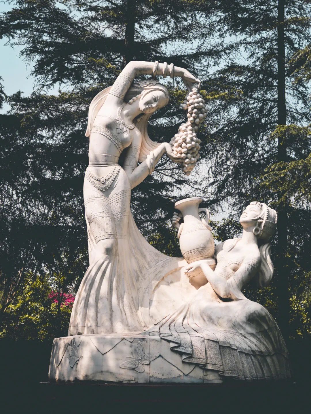 Image related to Mile: A Divine Town Sharing Buddha's Name! Winter at 22°C + Decade-Old Prices, Living a Moroccan Dream in Dongfengyun