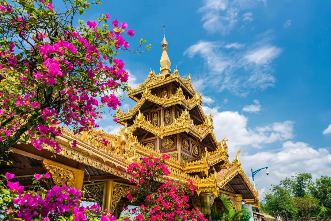 Mangshi: China's Only Single-Character City! Hot Springs for $0.5 & Southeast Asian Vibes, Yet Visitors Just 1% of Xishuangbanna's