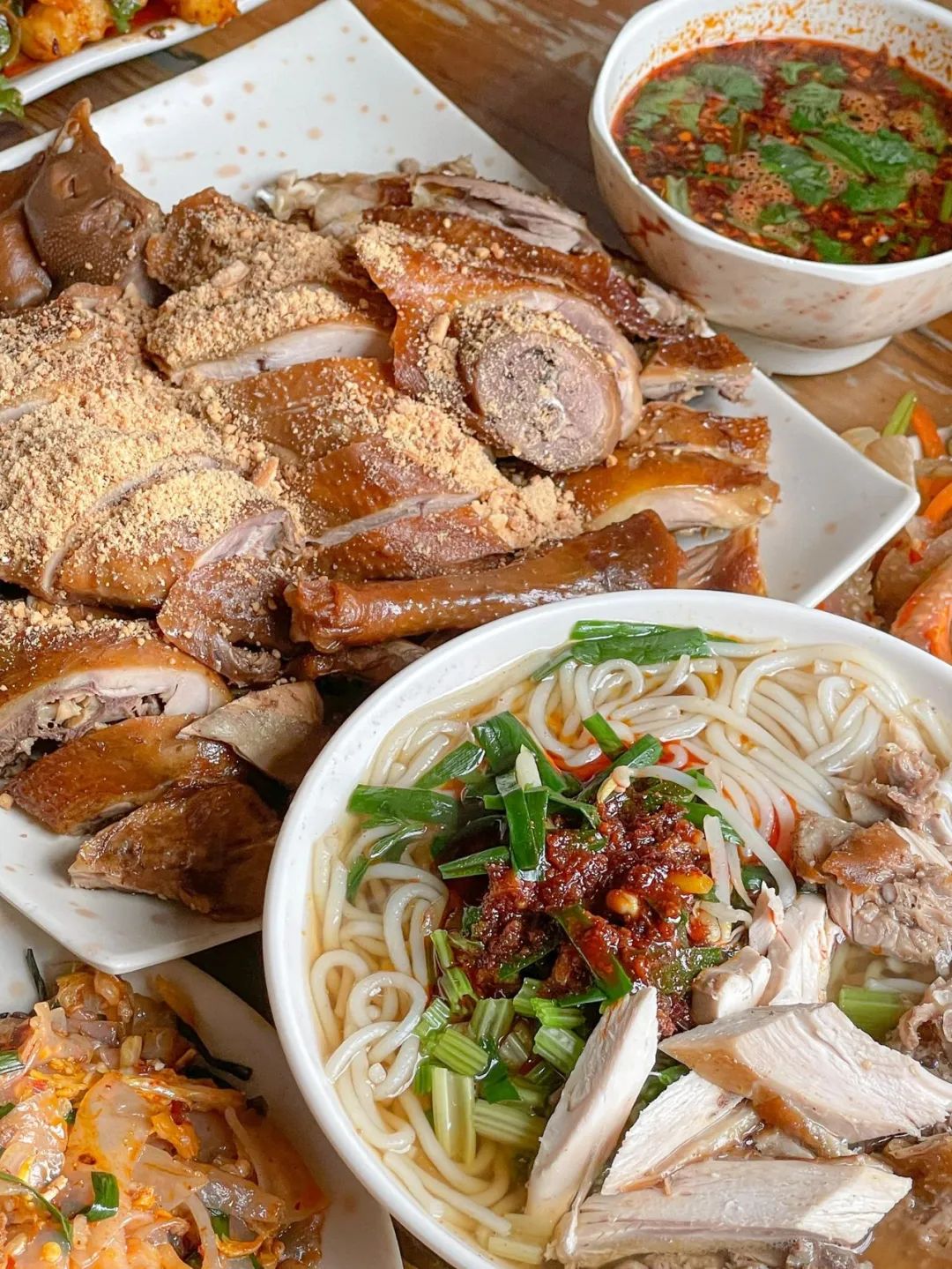 Image related to Mile: A Divine Town Sharing Buddha's Name! Winter at 22°C + Decade-Old Prices, Living a Moroccan Dream in Dongfengyun