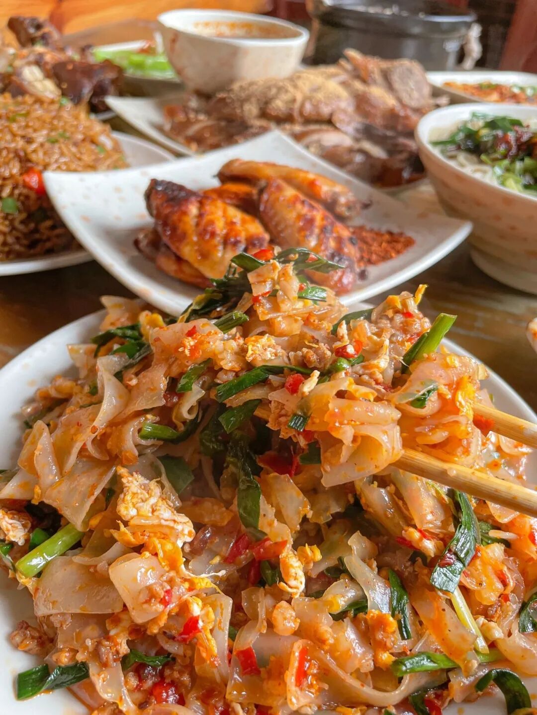 Image related to Mile: A Divine Town Sharing Buddha's Name! Winter at 22°C + Decade-Old Prices, Living a Moroccan Dream in Dongfengyun